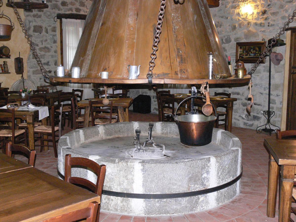 לינה וארוחת בוקר Montalto Ligure Il Cappellaio Matto מראה חיצוני תמונה
