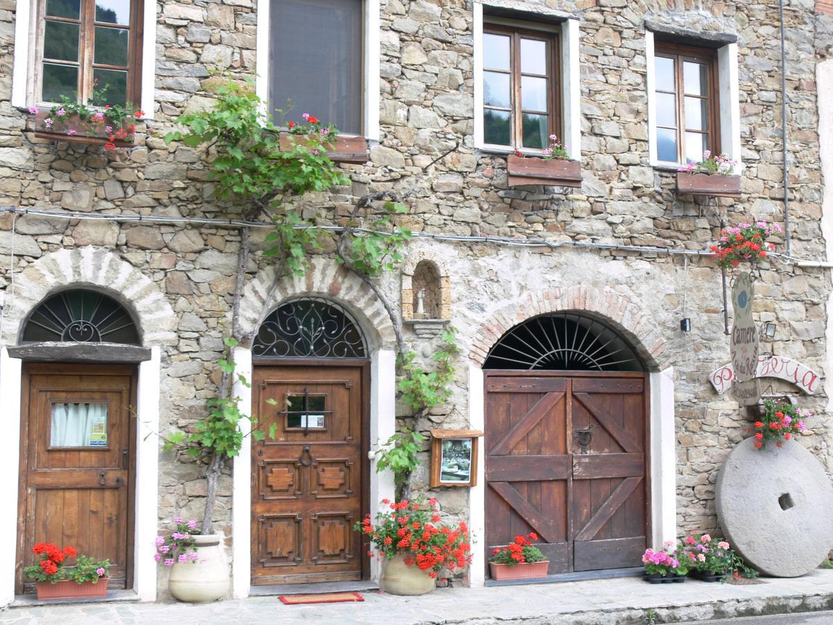 לינה וארוחת בוקר Montalto Ligure Il Cappellaio Matto מראה חיצוני תמונה