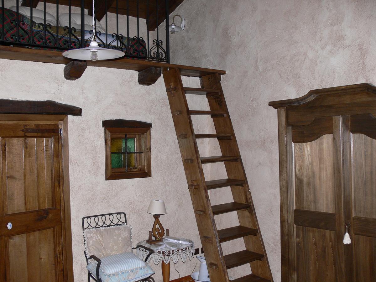 לינה וארוחת בוקר Montalto Ligure Il Cappellaio Matto מראה חיצוני תמונה