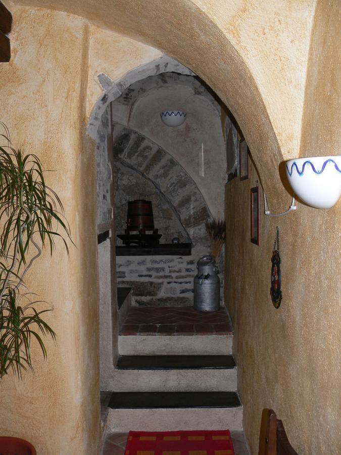 לינה וארוחת בוקר Montalto Ligure Il Cappellaio Matto מראה חיצוני תמונה