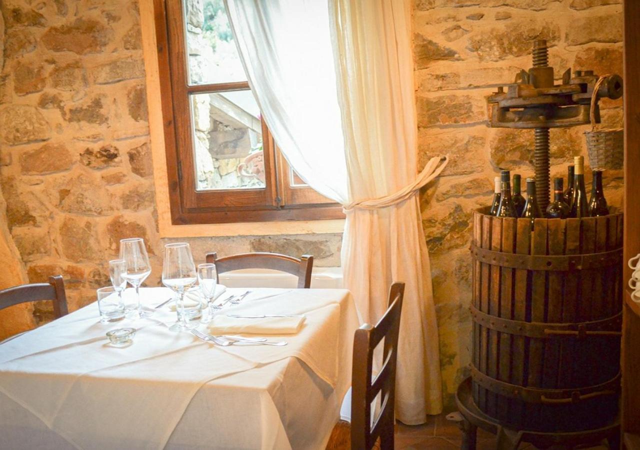 לינה וארוחת בוקר Montalto Ligure Il Cappellaio Matto מראה חיצוני תמונה