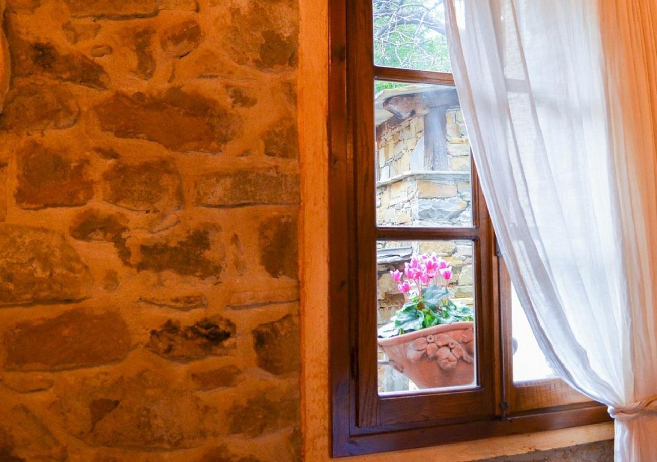 לינה וארוחת בוקר Montalto Ligure Il Cappellaio Matto מראה חיצוני תמונה