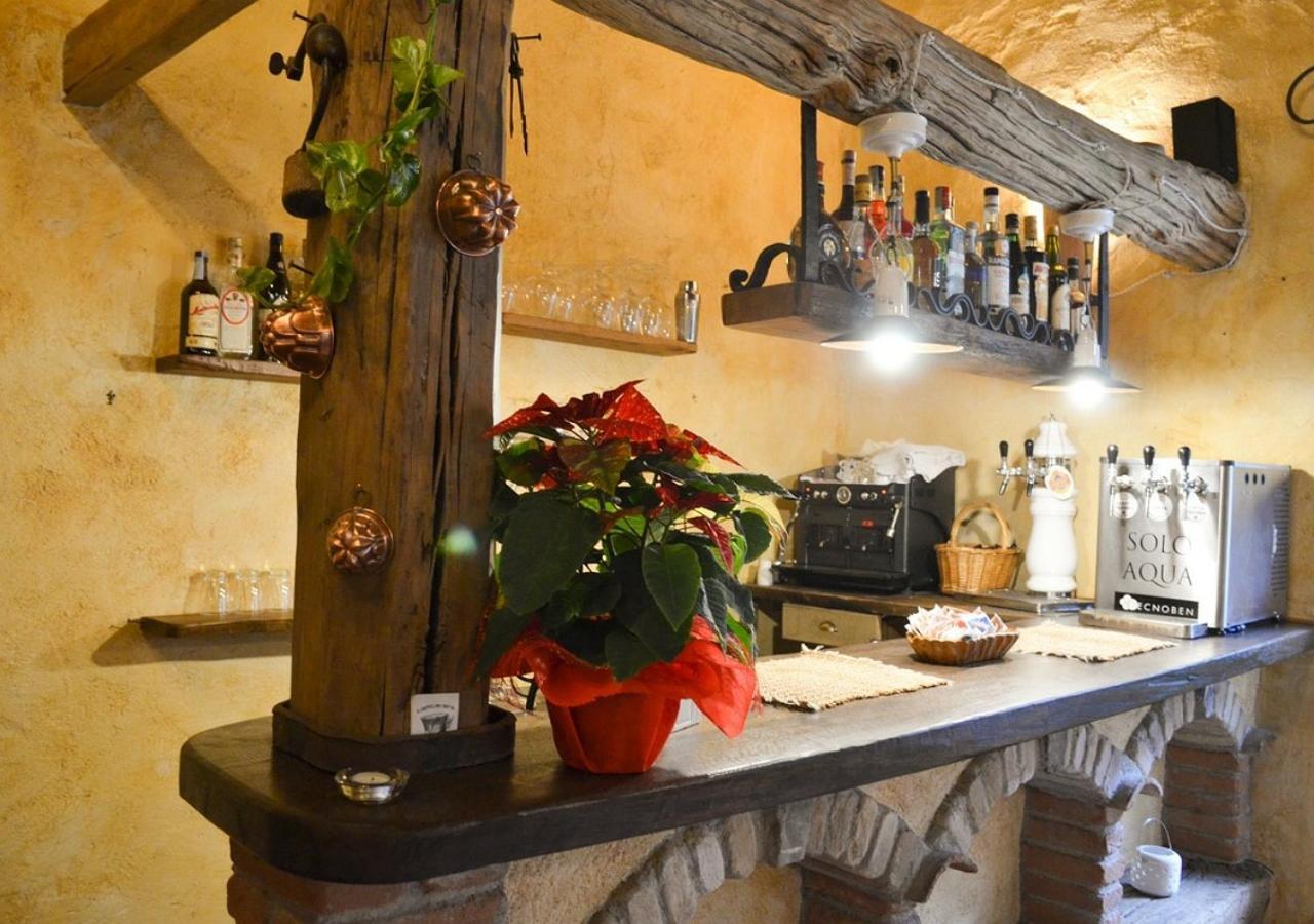 לינה וארוחת בוקר Montalto Ligure Il Cappellaio Matto מראה חיצוני תמונה