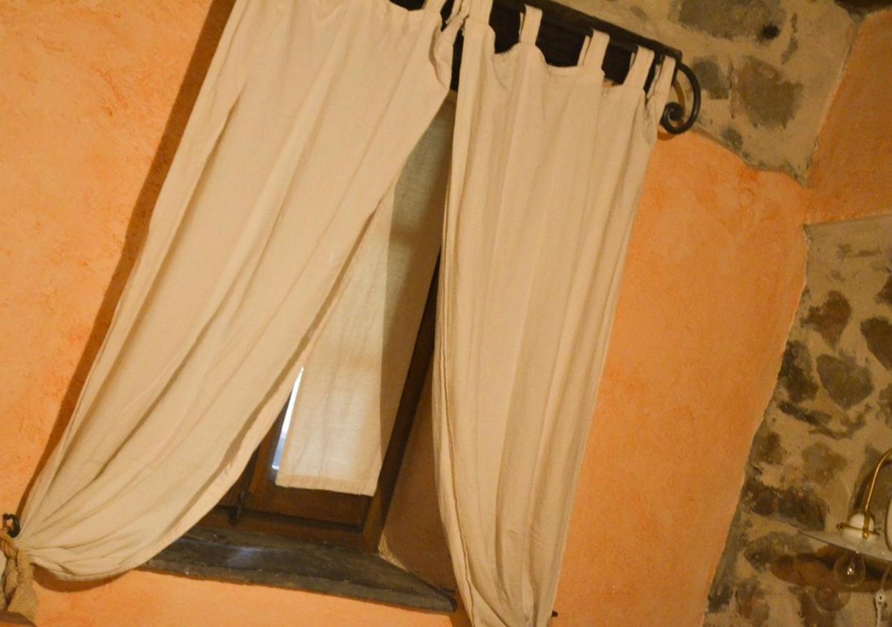 לינה וארוחת בוקר Montalto Ligure Il Cappellaio Matto מראה חיצוני תמונה