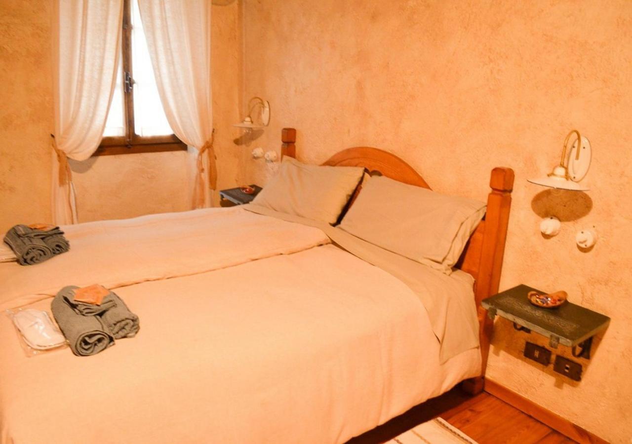 לינה וארוחת בוקר Montalto Ligure Il Cappellaio Matto מראה חיצוני תמונה