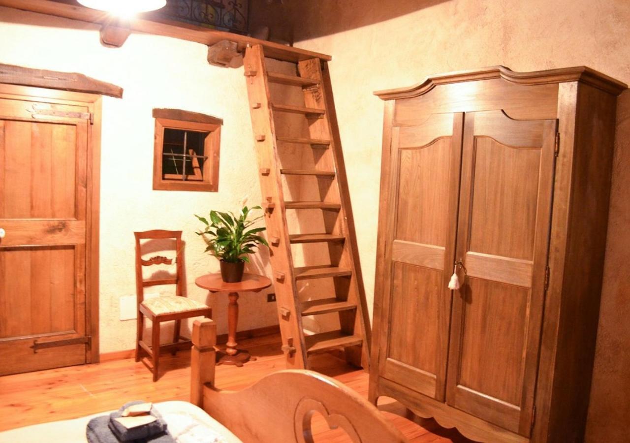 לינה וארוחת בוקר Montalto Ligure Il Cappellaio Matto מראה חיצוני תמונה